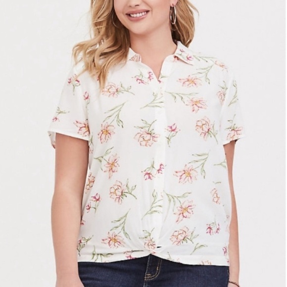 Torrid White floral twist front button up top - Picture 1 of 12